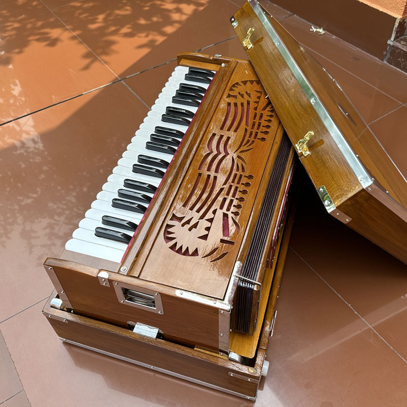 Harmonium 3,5 Octaves <br/>DeLuxe Box