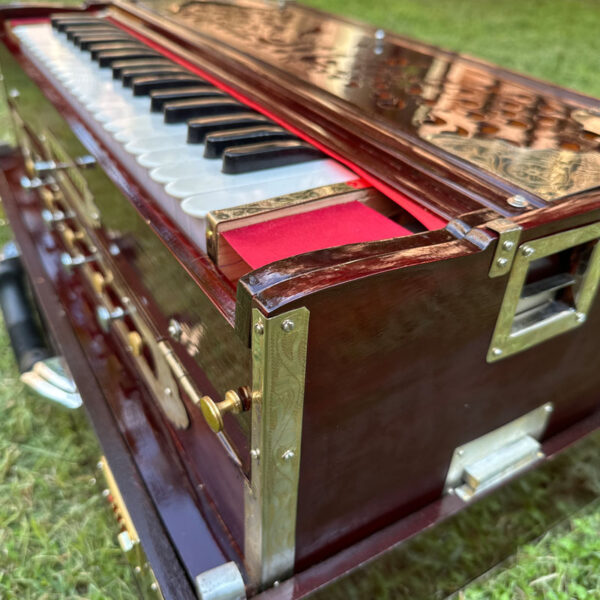 Scale Changer Harmonium - Image 9